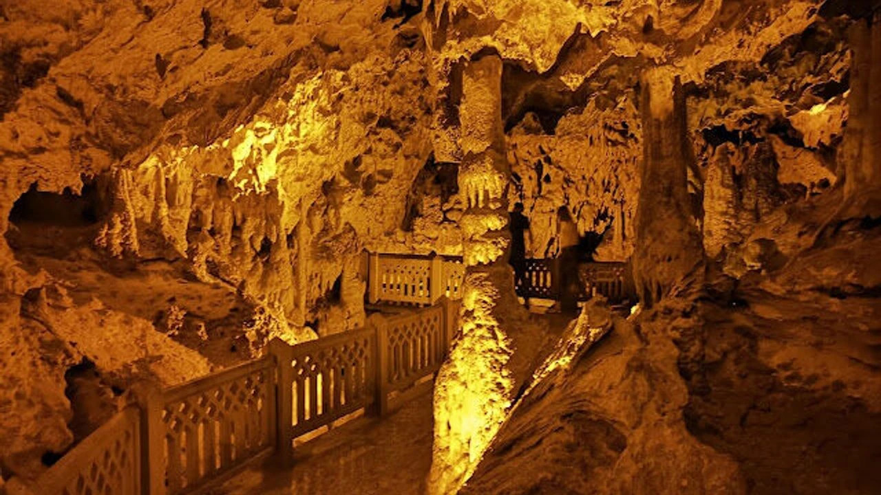 SAGALASSOS & İNSUYU MAĞARASI & ISPARTA GÜL VADİLERİ TURU 